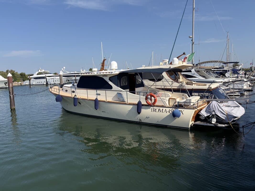 Lobster boat Rose Island 49